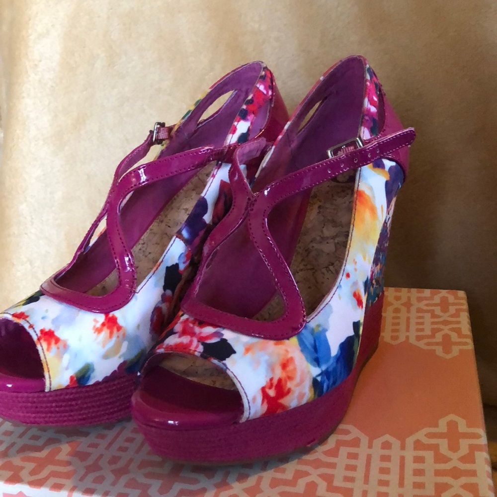 ✨👠 Gianni Bini Spring Wedge 👠✨